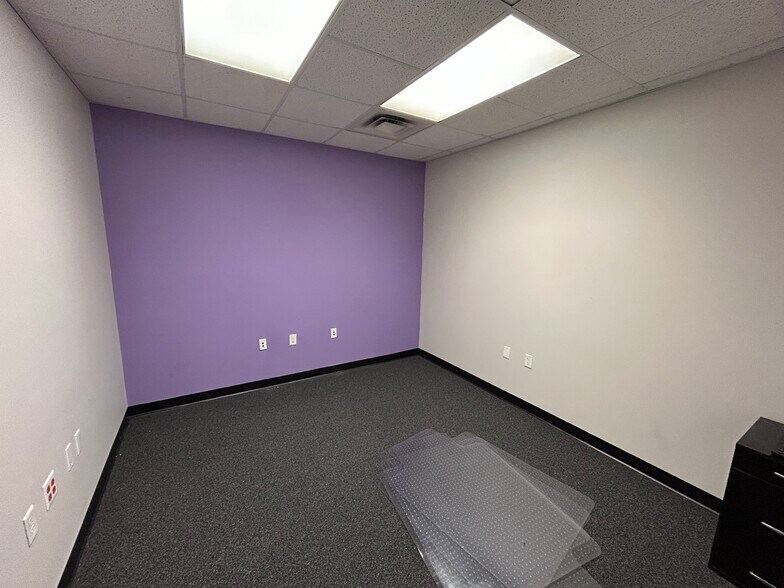 More Photos Of 1230 E Kingsley St, Springfield Medical For Lease