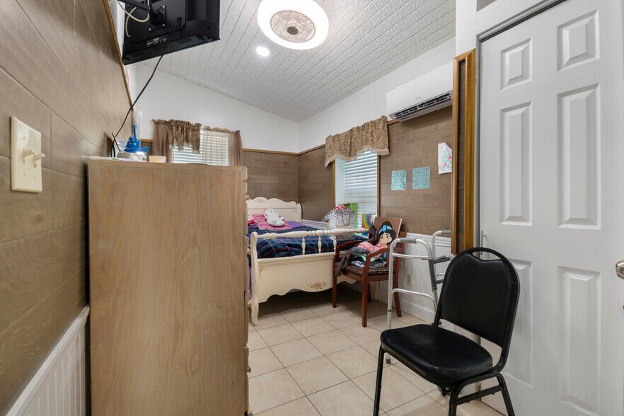 More Photos Of 613 Forest Hills Dr, Brandon Assisted Living For Lease