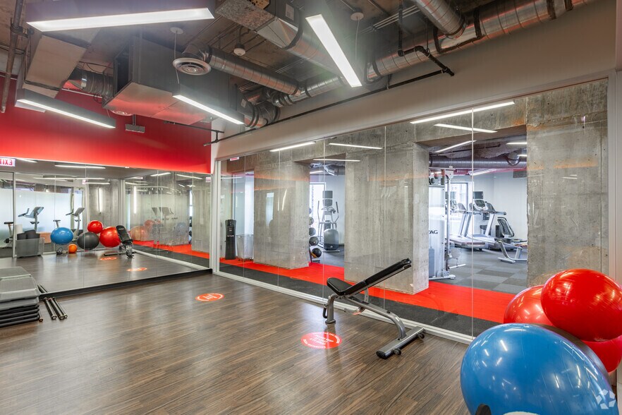 More Photos Of 940 N Michigan Ave, Chicago Office Residential For Lease
