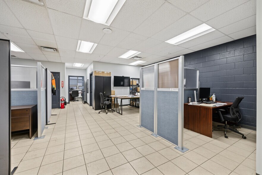 More Photos Of 306 Darrell Dr, Ayr Flex For Sale