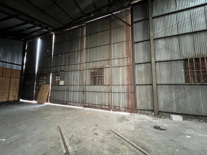 More Photos Of 2231 Randolph St, Huntington Park Manufacturing For Lease