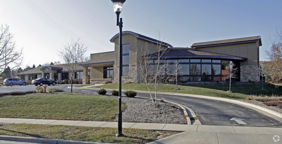 More Photos Of 2090-2108 Continental Dr, West Bend Medical For Sale