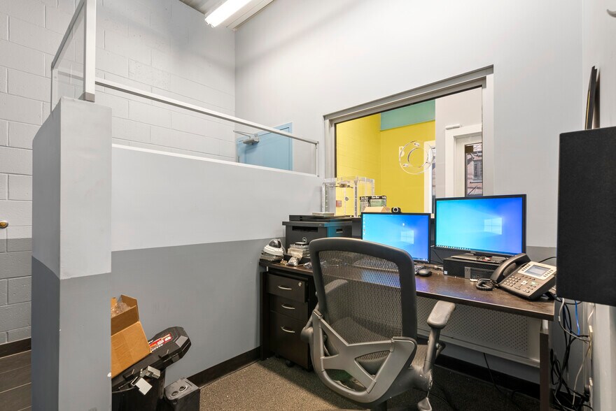 More Photos Of 170-172 Spring St, Newton Office For Sale