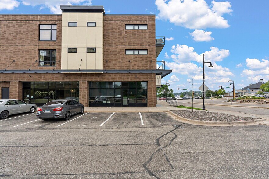 More Photos Of 4100 Shoreline Dr, Spring Park Apartments For Sale