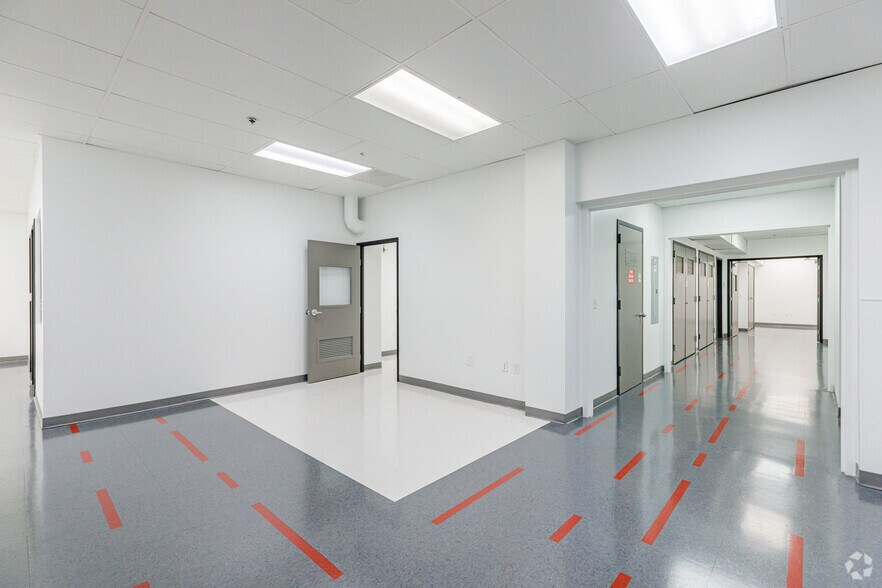 More Photos Of 11011 N Torrey Pines Rd, La Jolla Research And Development For Lease