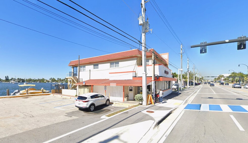 More Photos Of 900 N Ocean Dr, Hollywood Storefront Retail Office For Lease