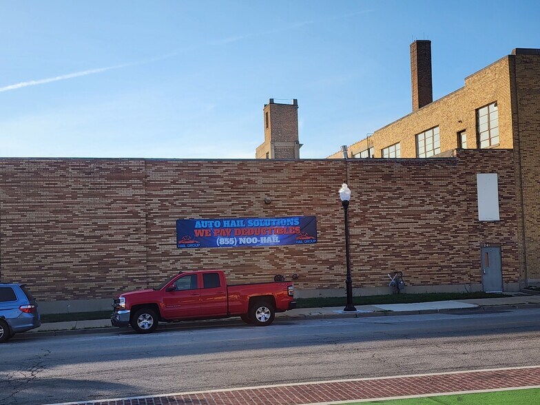 More Photos Of 227-241 S River St, Aurora Warehouse For Lease