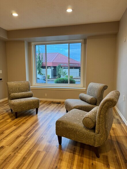 More Photos Of 718 N Main Ave, Gresham Loft Creative Space For Lease