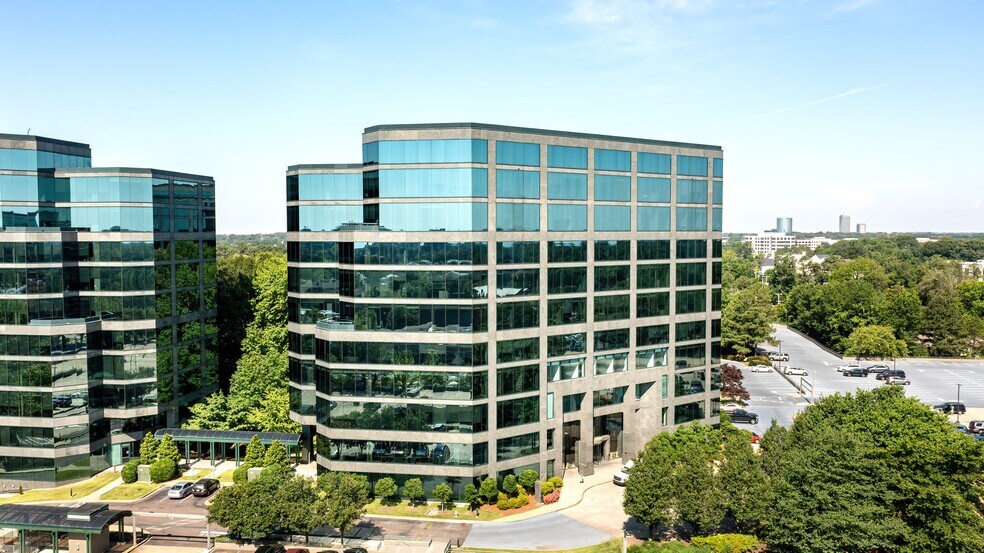 More Photos Of 6410 Poplar Ave, Memphis Office For Lease