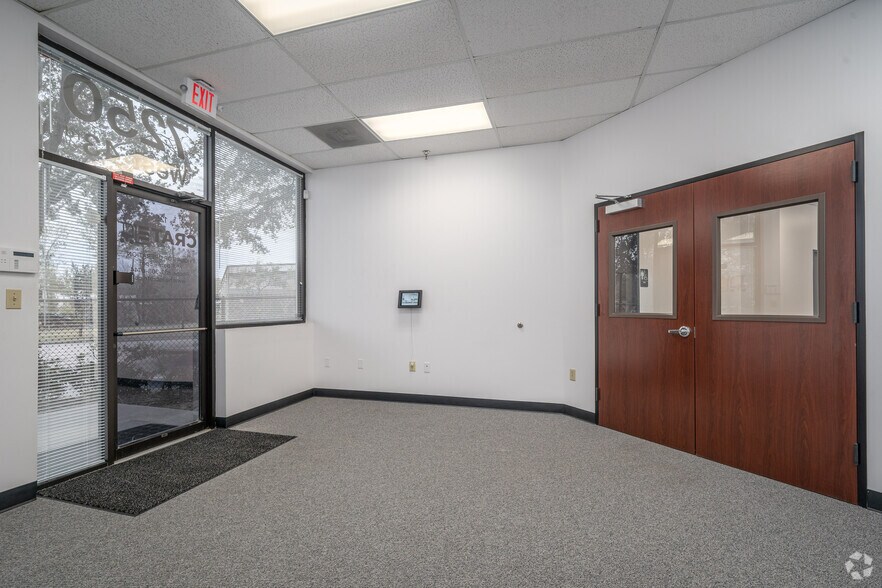 More Photos Of 7250 W 43rd St, Houston Warehouse For Lease