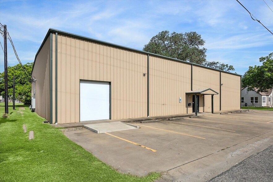 More Photos Of 920 Front St, Columbus Warehouse For Sale