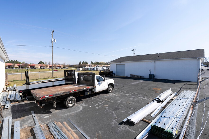 More Photos Of 289 Lakewood Dr, Greenville Light Manufacturing For Lease