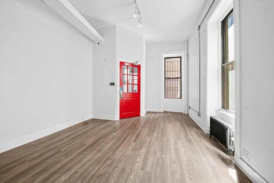 More Photos Of 84 Grove St, New York Apartments For Lease