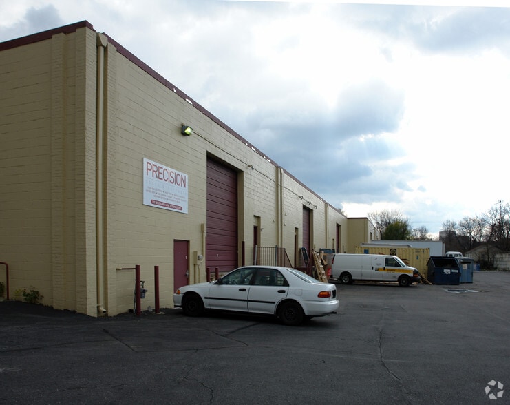 More Photos Of 551-567 Southlawn Ln, Rockville Warehouse For Lease