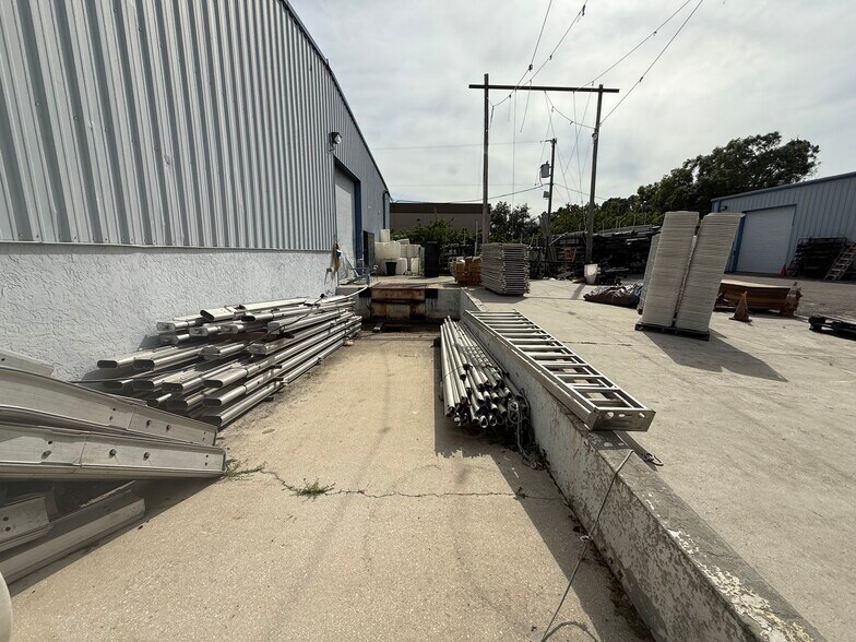 More Photos Of 12090 Metro Pky, Fort Myers Warehouse For Sale