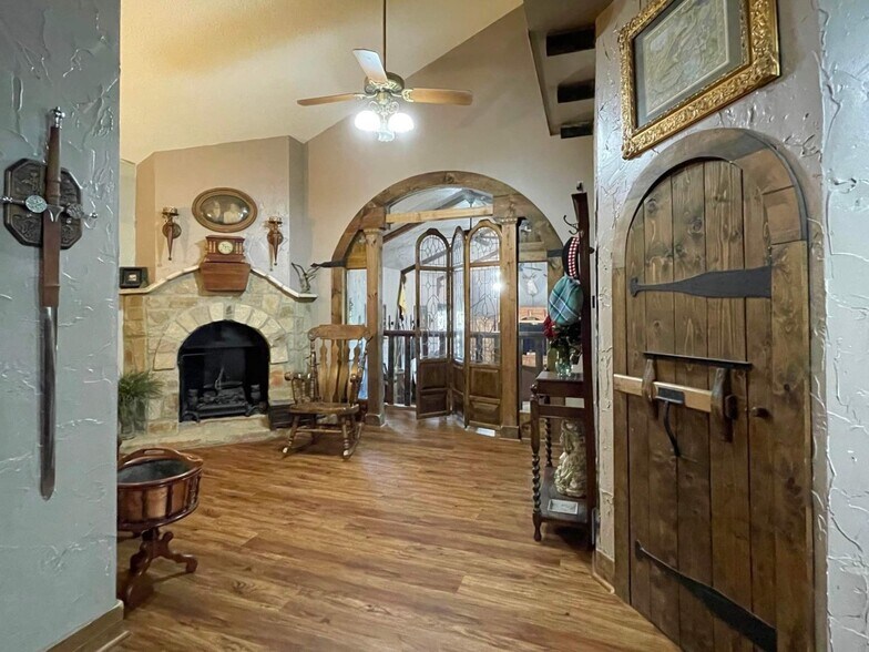 More Photos Of 175 Herber, New Braunfels Specialty For Sale
