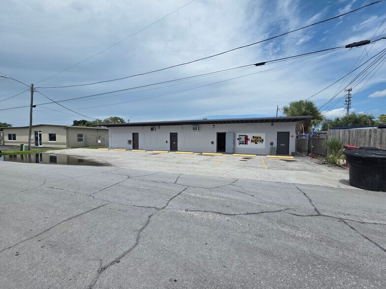 More Photos Of 4903 8th Ave S, Gulfport Warehouse For Lease