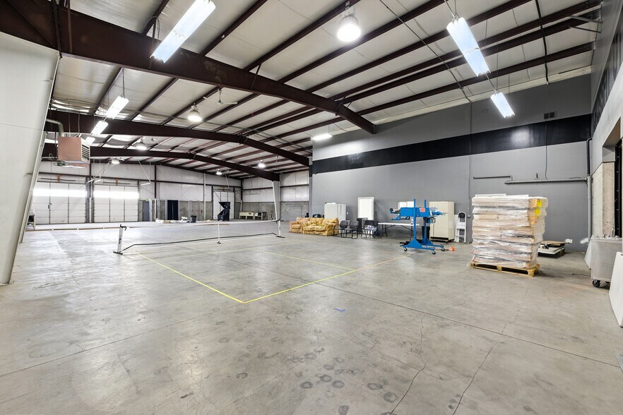 More Photos Of 376-384 Commerce Loop, Orem Manufacturing For Lease