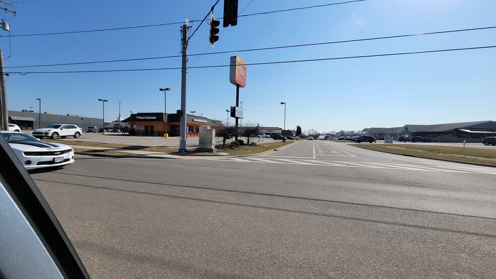 More Photos Of 808-908 W Maple St, Hartville General Retail For Lease