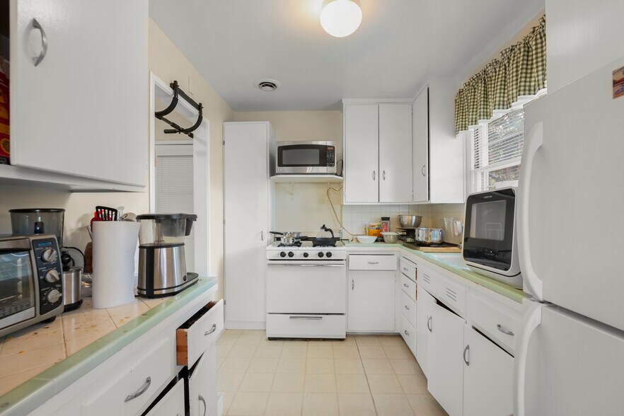 More Photos Of 2745 Byron St, Palo Alto Multifamily For Sale