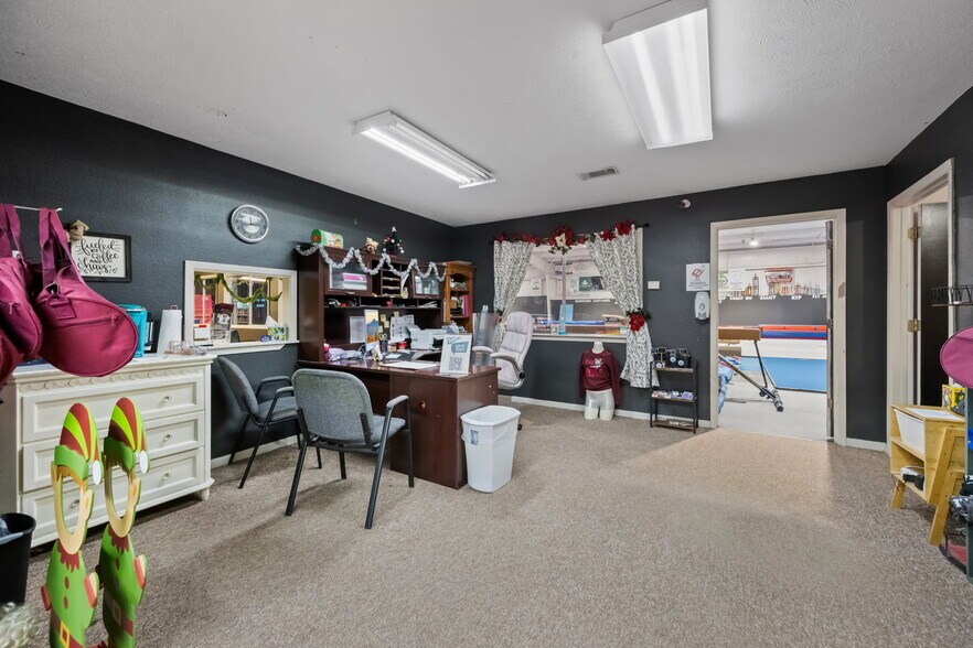 More Photos Of 115 N Willis Ave, Livingston Warehouse For Sale
