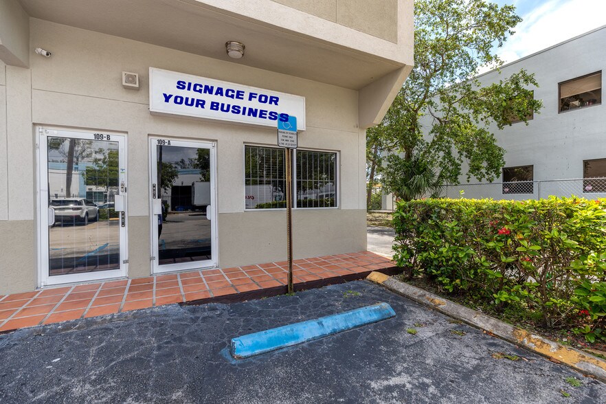 More Photos Of 2441 NW 93rd Ave, Miami Showroom For Sale