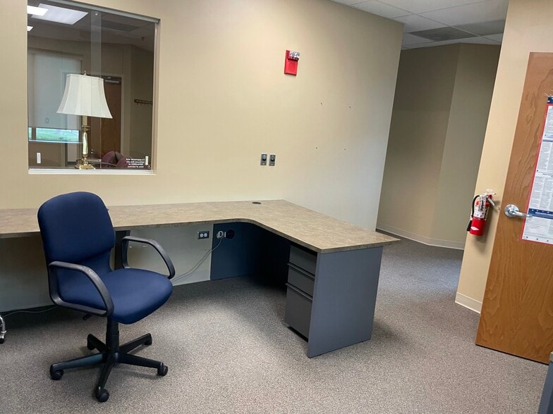 More Photos Of 3703 Doty Rd, Woodstock Medical For Lease