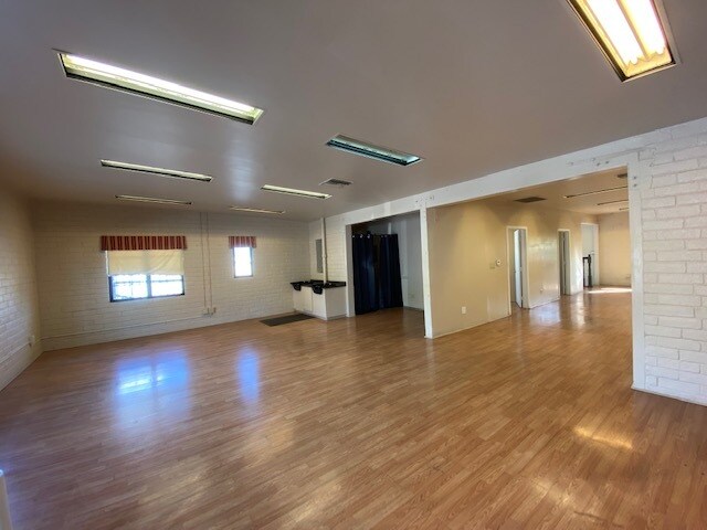 More Photos Of 3536 Foothill Blvd, La Crescenta Freestanding For Lease
