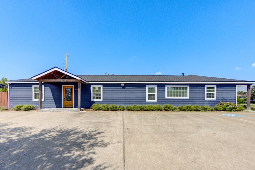 More Photos Of 2208 Strawberry Rd, Pasadena Office Residential For Sale