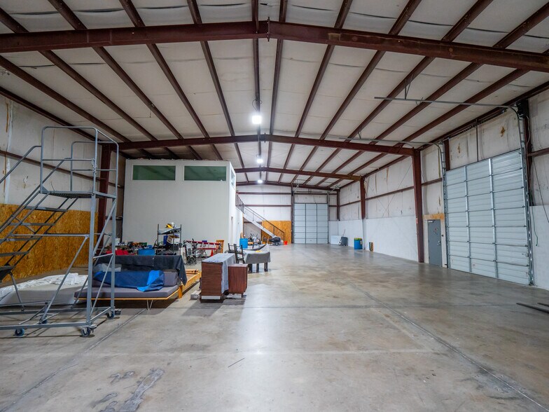 More Photos Of 13730 Immanuel Rd, Pflugerville Warehouse For Lease