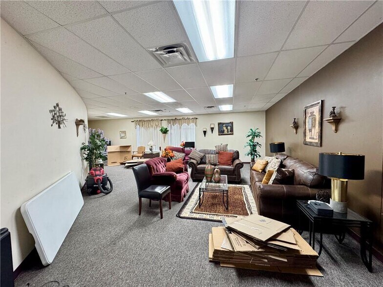 More Photos Of 8701 Sni-A-Bar Rd, Kansas City Religious Facility For Sale