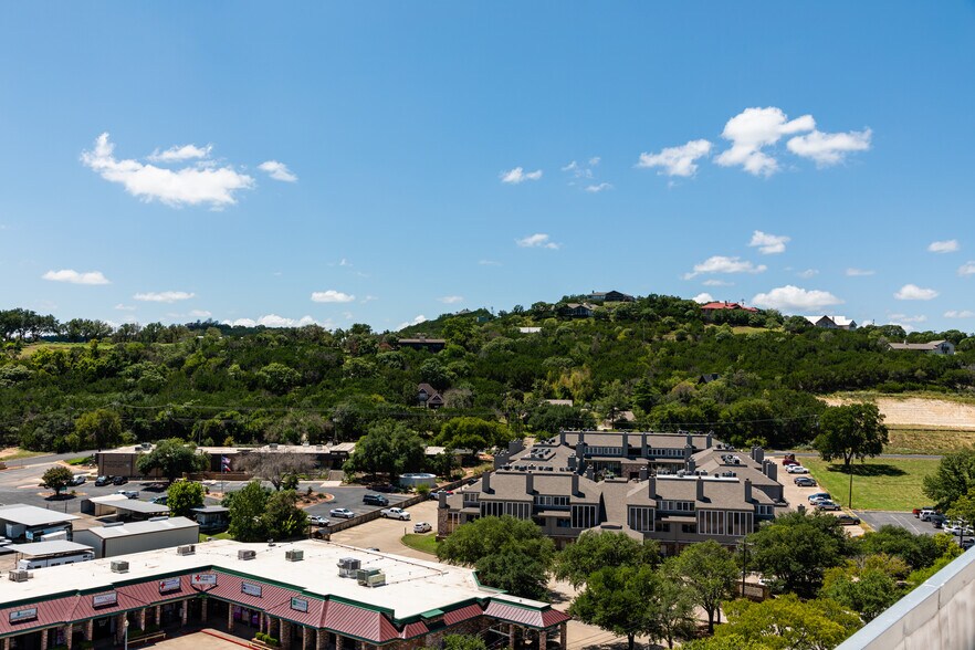 More Photos Of 222 S Sidney Baker St, Kerrville Office For Lease