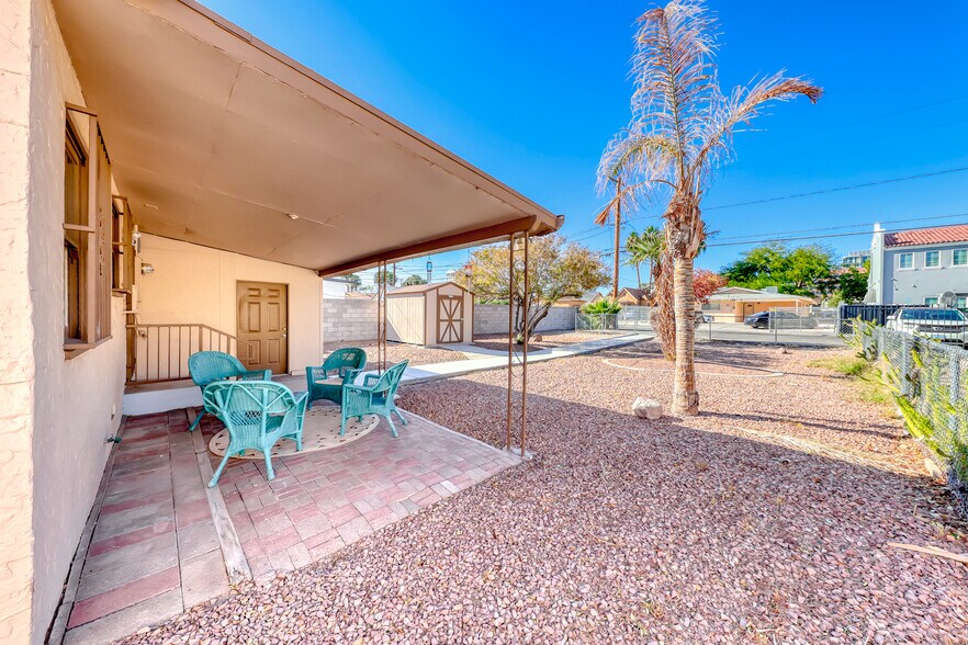 More Photos Of 610 S 8th St, Las Vegas Office For Lease