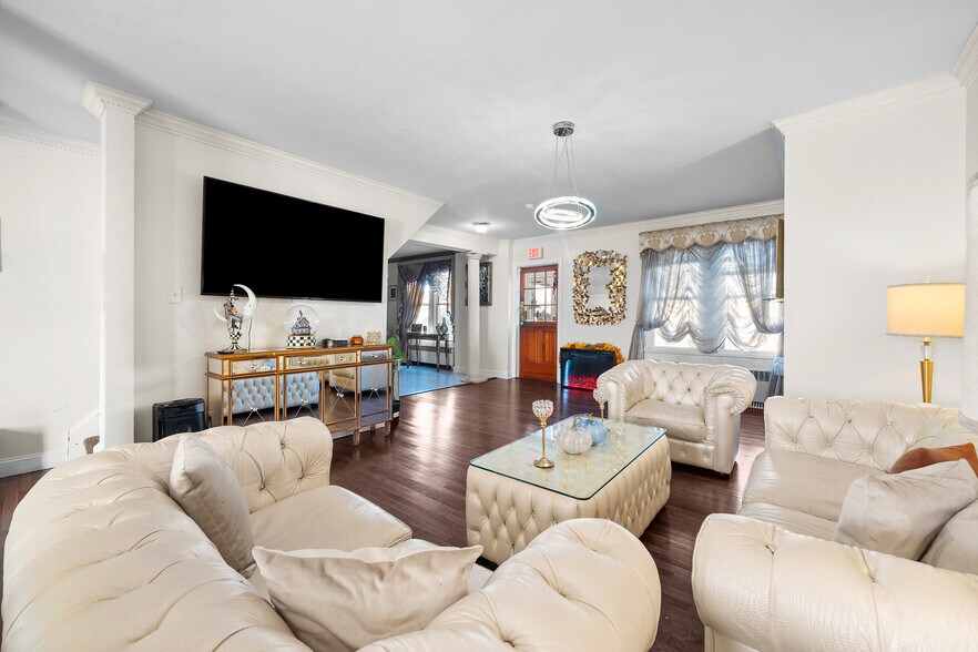 More Photos Of 70 Park Ave, Bay Shore Multifamily For Sale