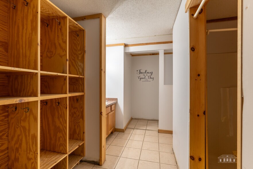 More Photos Of 1915 Saranac Ave, Lake Placid General Retail For Sale