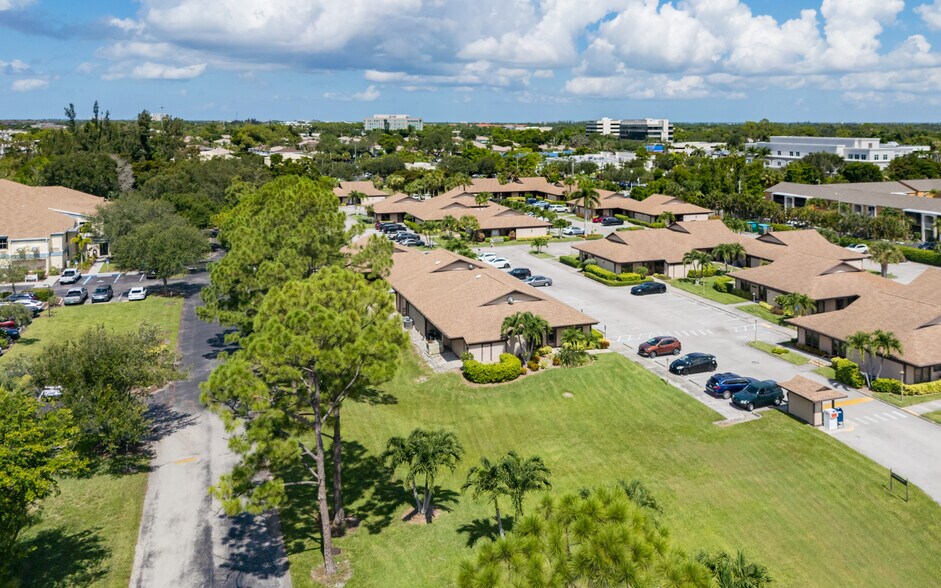 More Photos Of 12734 Kenwood Ln, Fort Myers Medical For Lease