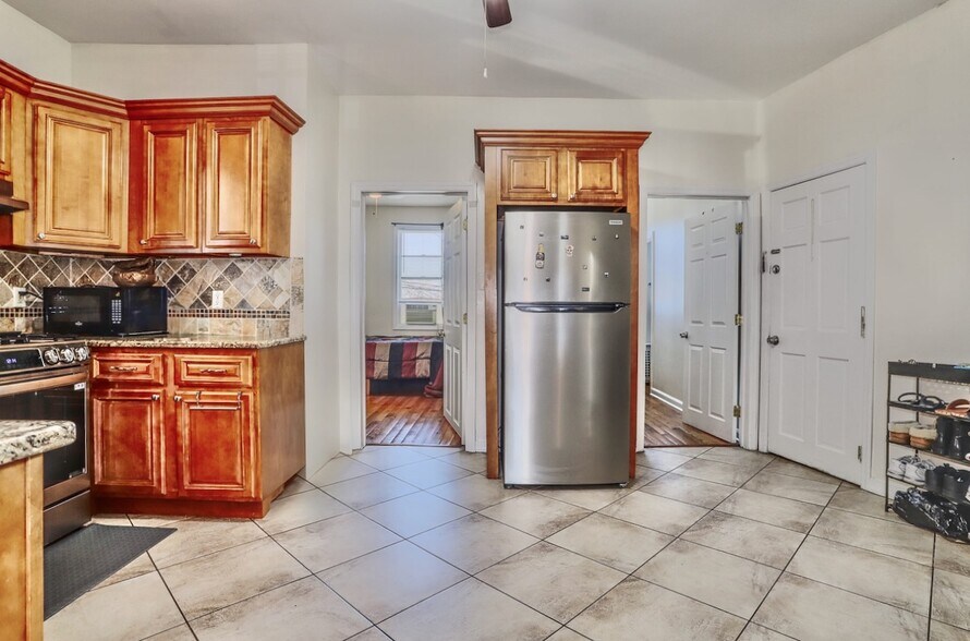 More Photos Of 71 Honiss St, Belleville Apartments For Sale