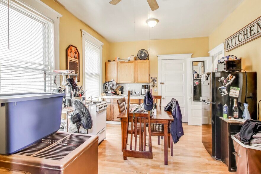 More Photos Of 2916 W 25th Pl, Chicago Multifamily For Sale