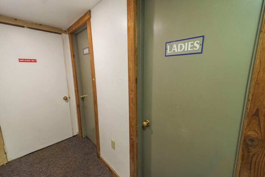 More Photos Of 6 Abroad Rd, West Dover Hotel For Sale