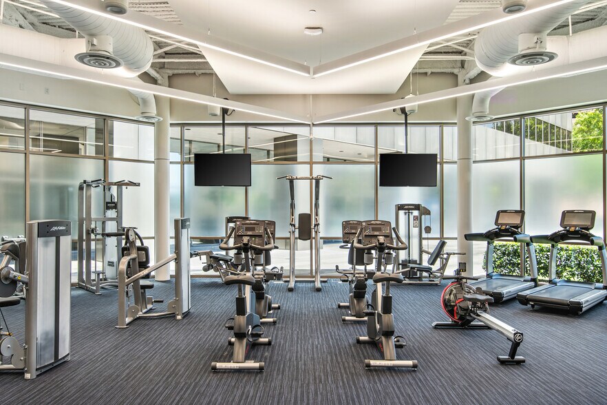 More Photos Of 5599 San Felipe St, Houston Office For Sale