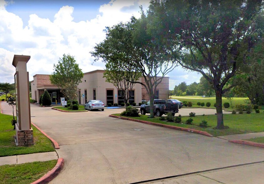 More Photos Of 355 School St, Tomball Medical For Sale