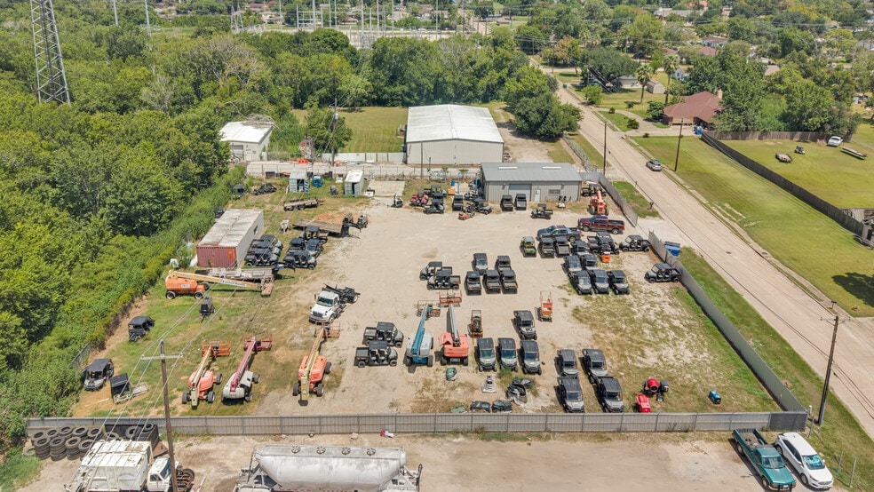 More Photos Of 201 N Walker St, Angleton Warehouse For Sale
