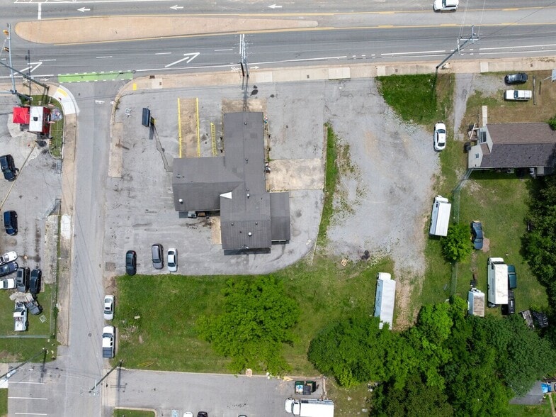 More Photos Of 707 E Trinity Ln, Nashville Warehouse For Lease