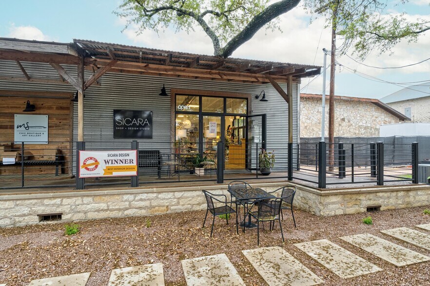 More Photos Of 330 W Mercer St, Dripping Springs Freestanding For Lease