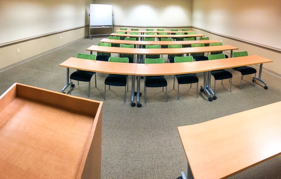 More Photos Of 900 Ashwood Pky, Atlanta Office For Lease