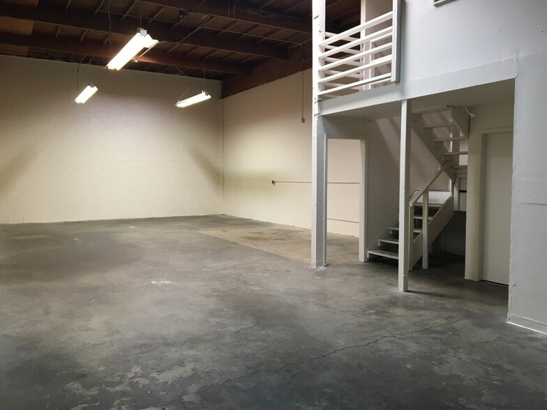 More Photos Of 2317-2335 American Ave, Hayward Warehouse For Lease