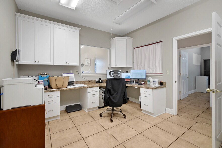 More Photos Of 1555 Kingsley Ave, Orange Park Office For Lease