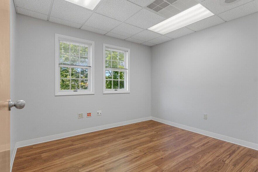 More Photos Of 320 Phillips St, North Kingstown Medical For Sale