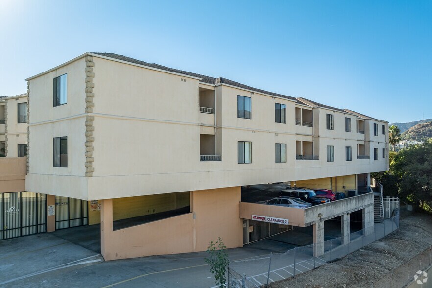 More Photos Of 2490-2520 Honolulu Ave, Montrose Apartments For Lease