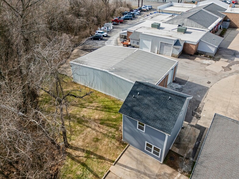More Photos Of 22 S Barker St, Clarksville Warehouse For Sale